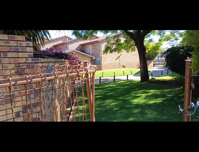 2 BEDROOM TOWNHOUSE FOR SALE IN BLACKHEATH